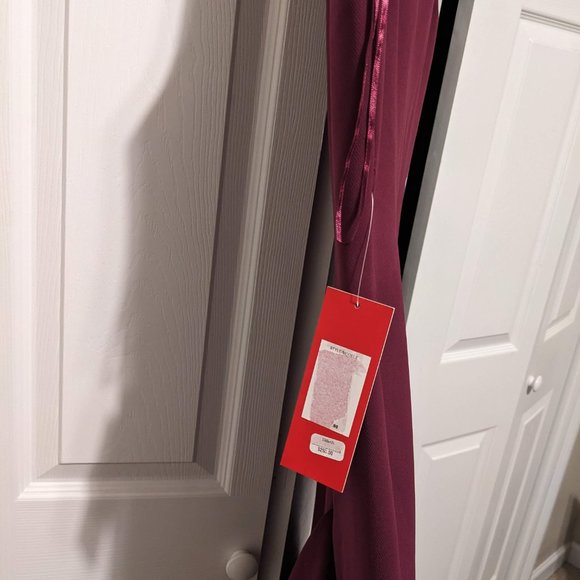 Carmen Marc Valvo Infusion burgundy dress- size 6 - Picture 9 of 9